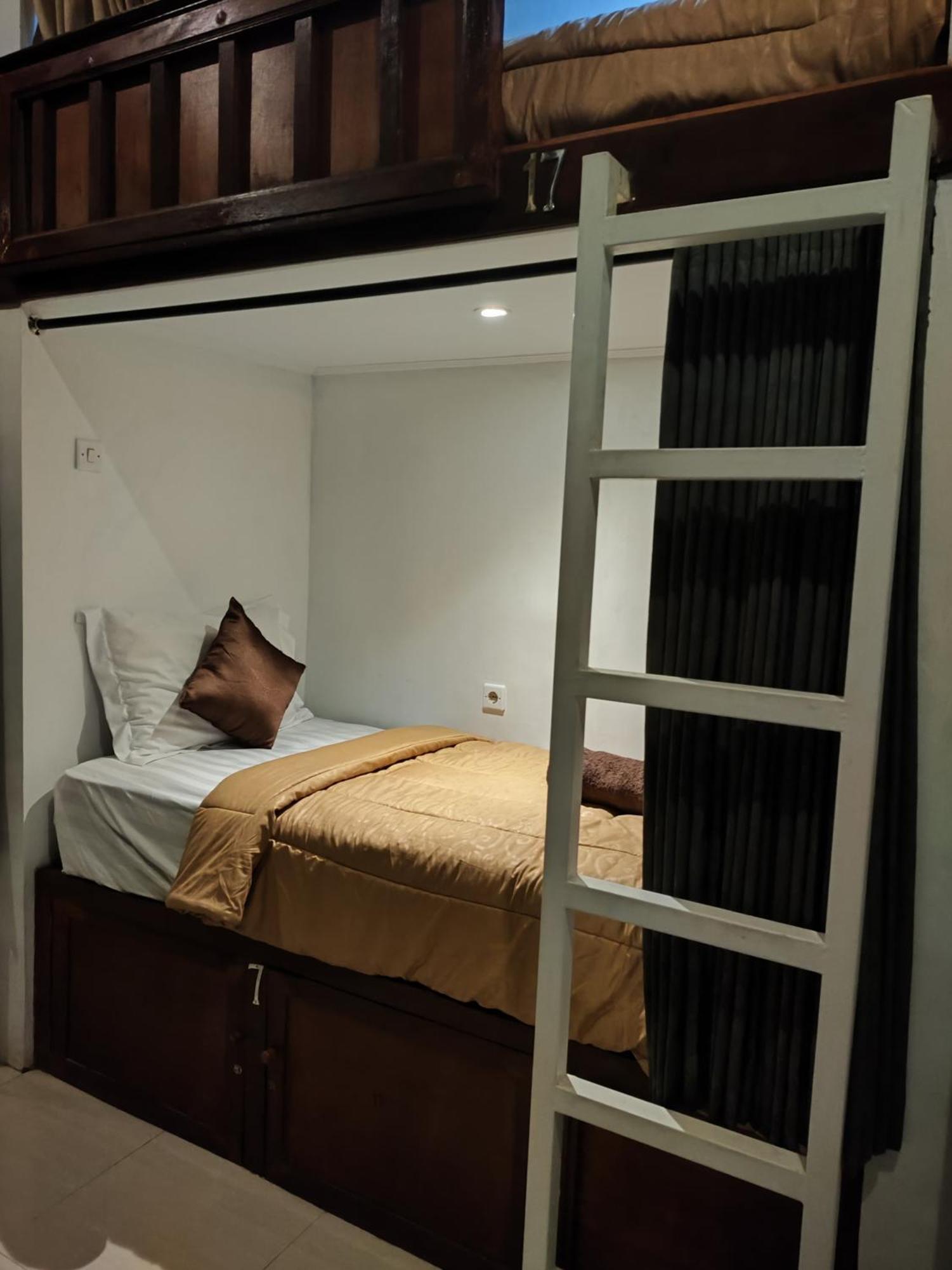 Ega S Hostel Batununggul Ngoại thất bức ảnh