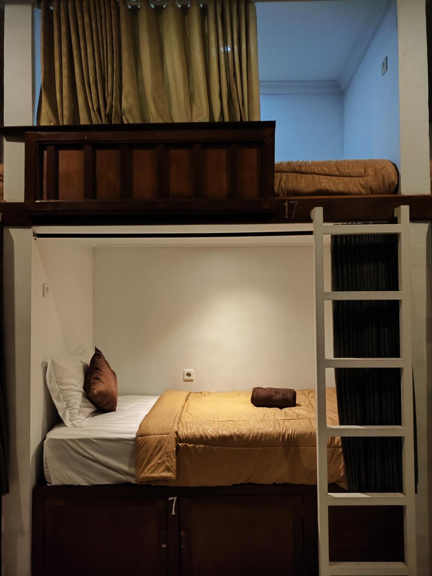 Ega S Hostel Batununggul Ngoại thất bức ảnh