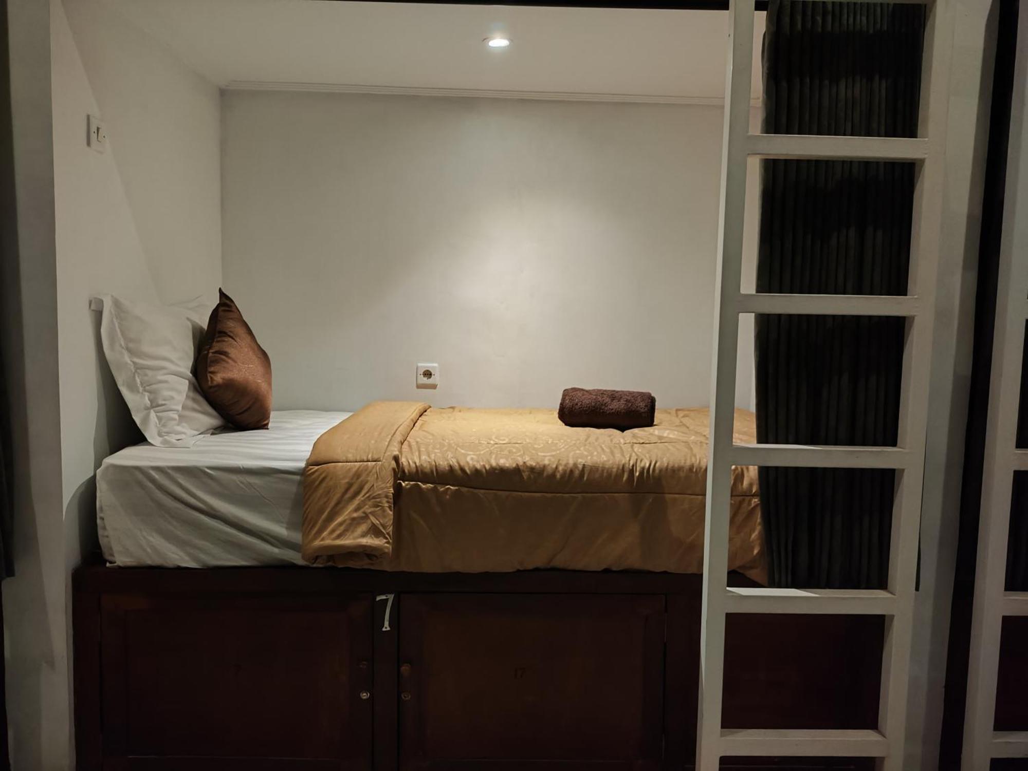 Ega S Hostel Batununggul Ngoại thất bức ảnh