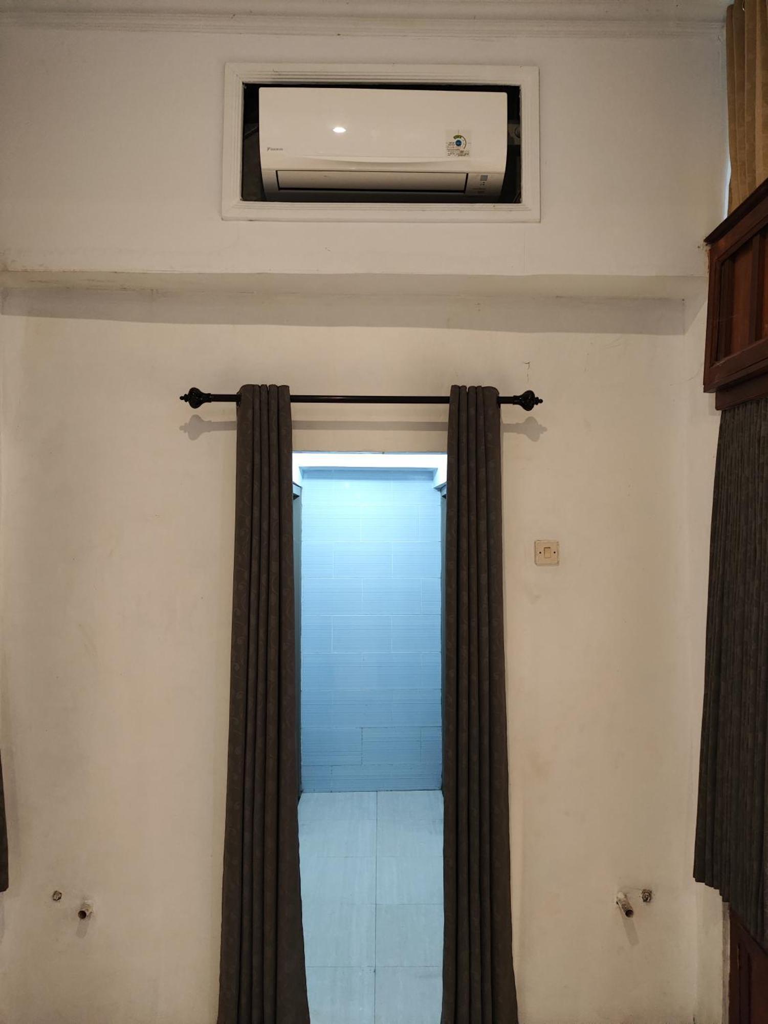 Ega S Hostel Batununggul Ngoại thất bức ảnh