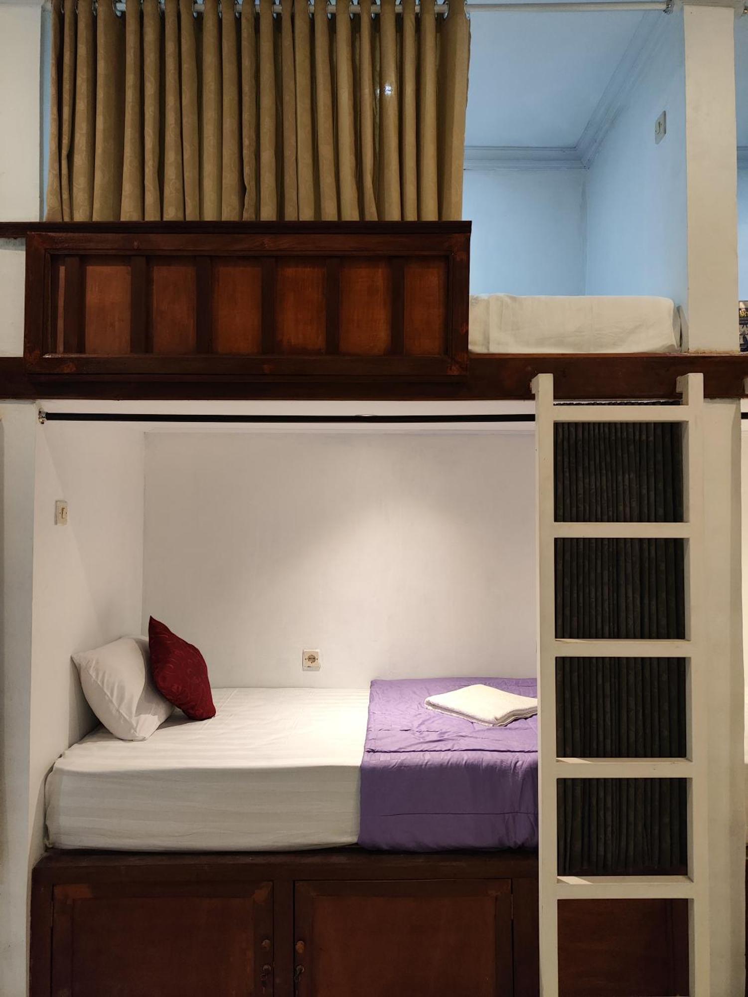 Ega S Hostel Batununggul Ngoại thất bức ảnh