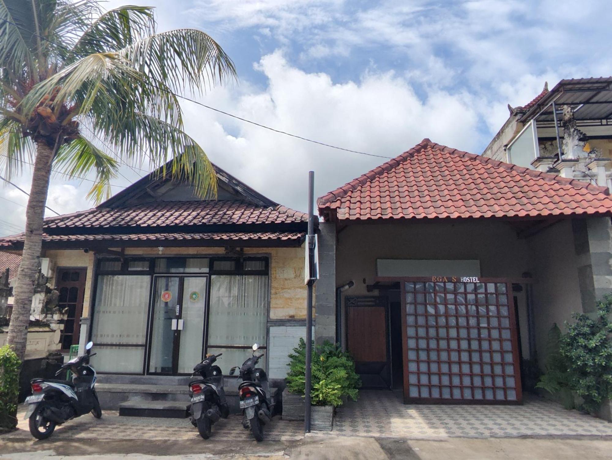 Ega S Hostel Batununggul Ngoại thất bức ảnh